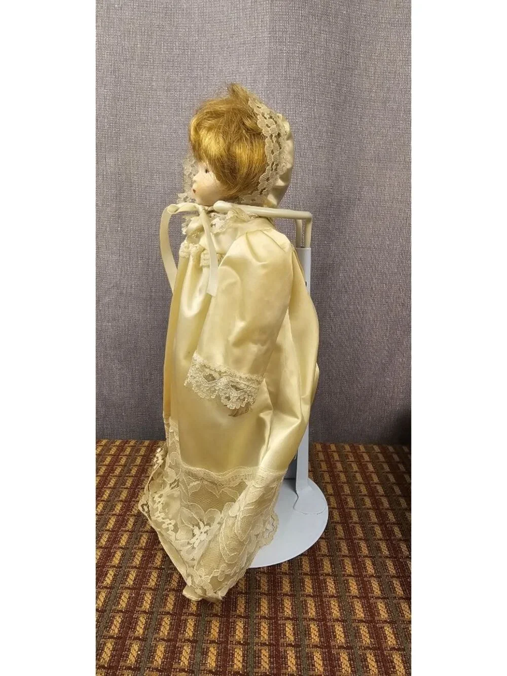 Avon Porcelain Doll In Lace Dress With Bonnet Vintage Collectible 12 Inches Blon